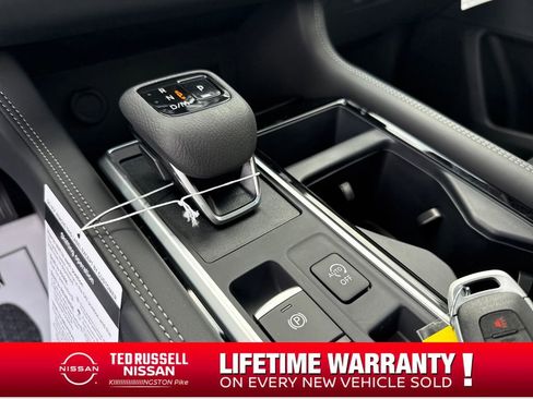 New 2026 Nissan Pathfinder Platinum image 24