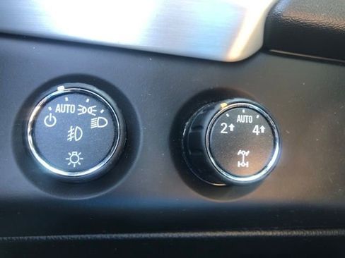 Used 2015 GMC Yukon XL SLT w/ Enhanced Security Package image 16