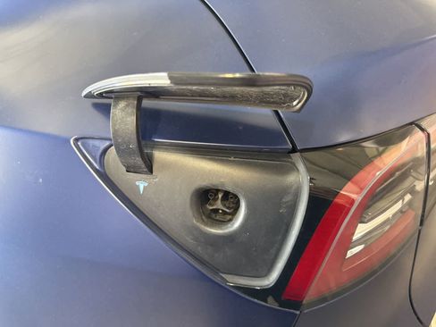 Used 2023 Tesla Model Y Long Range AWD/4WD image 11