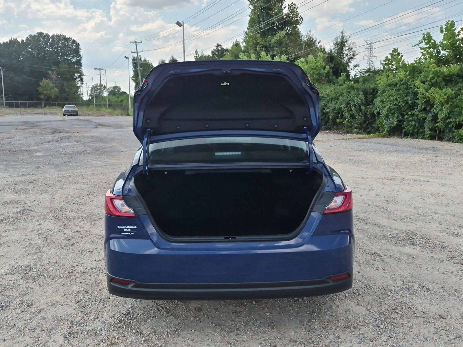 Used 2025 Toyota Camry LE FWD image 4