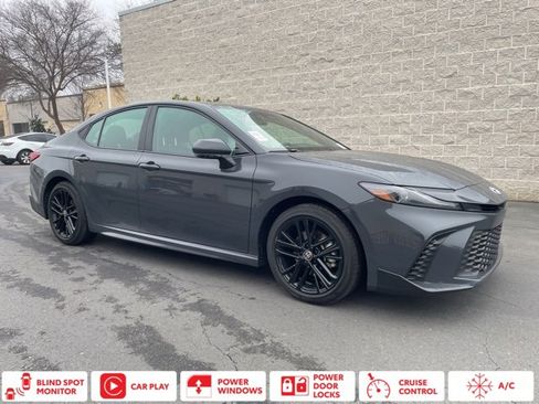 Used 2025 Toyota Camry SE image 1