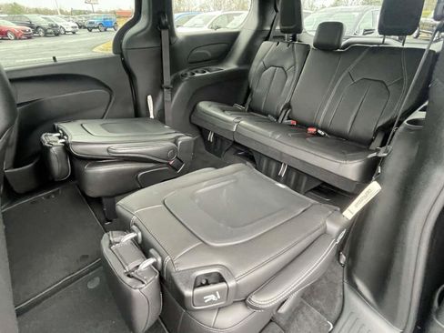 New 2026 Chrysler Pacifica Select image 5