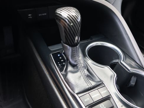 Used 2019 Toyota Camry XSE FWD image 27