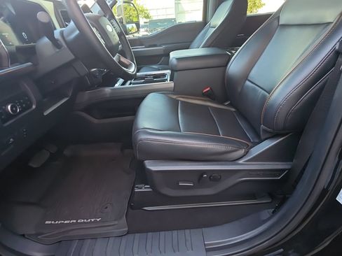 Used 2025 Ford F350 Lariat w/ Lariat Ultimate Package AWD/4WD image 34