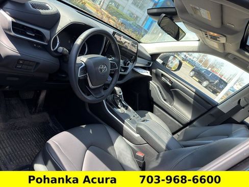 Used 2025 Toyota Highlander XLE image 5