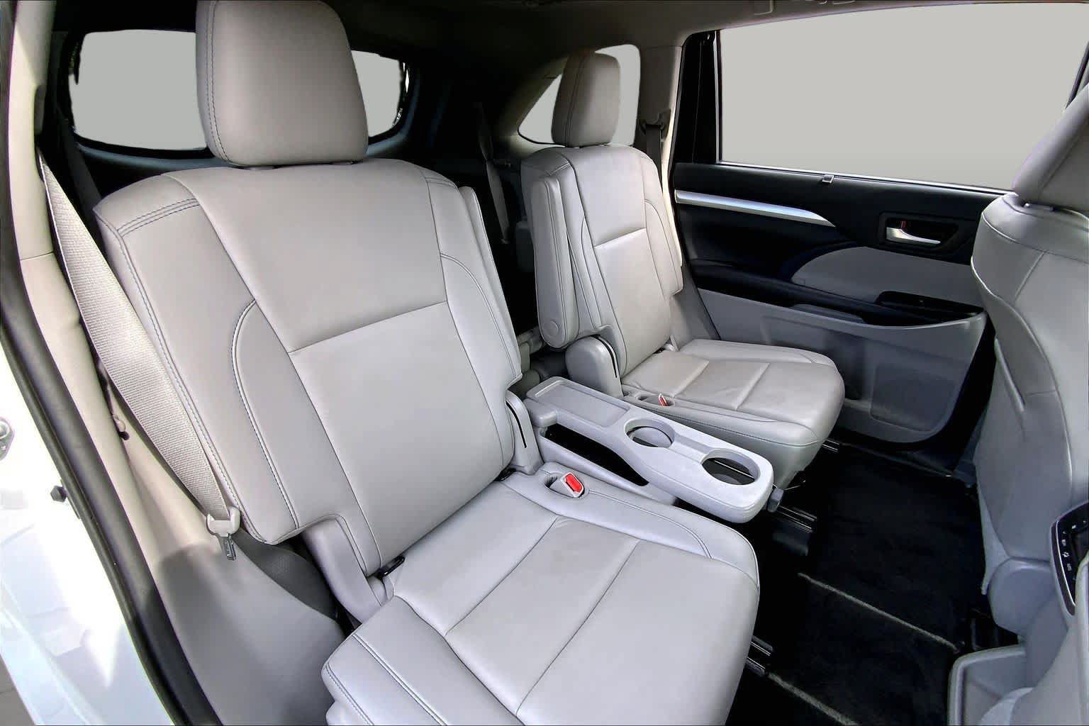 Used 2019 Toyota Highlander XLE AWD/4WD image 20