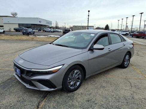 Used 2024 Hyundai Elantra SEL image 7