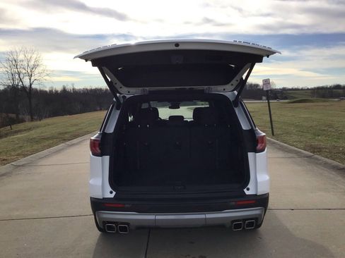 Used 2025 GMC Acadia Elevation image 5