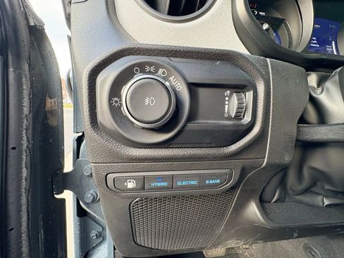 Used 2024 Jeep Wrangler Unlimited image 27