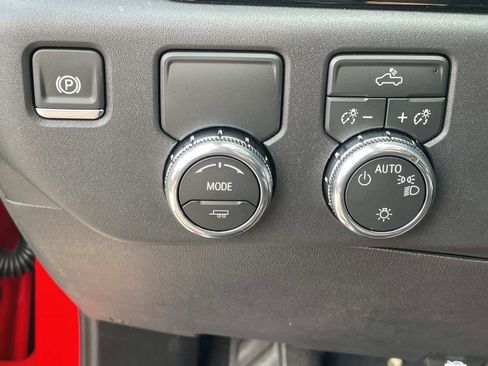 New 2026 GMC Sierra 1500 SLE w/ Preferred Package image 17