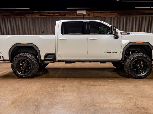 Used 2022 GMC Sierra 2500 AT4 w/ AT4 Preferred Package image 11