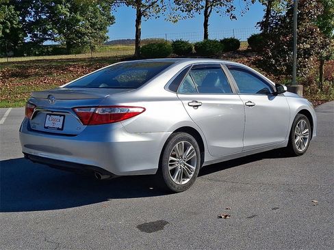 Used 2017 Toyota Camry XSE image 9