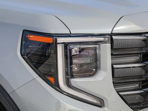 Used 2024 GMC Sierra 1500 Elevation image 8