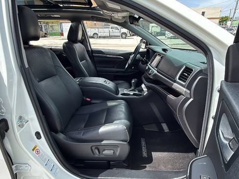 Used 2018 Toyota Highlander Limited Platinum AWD/4WD image 47