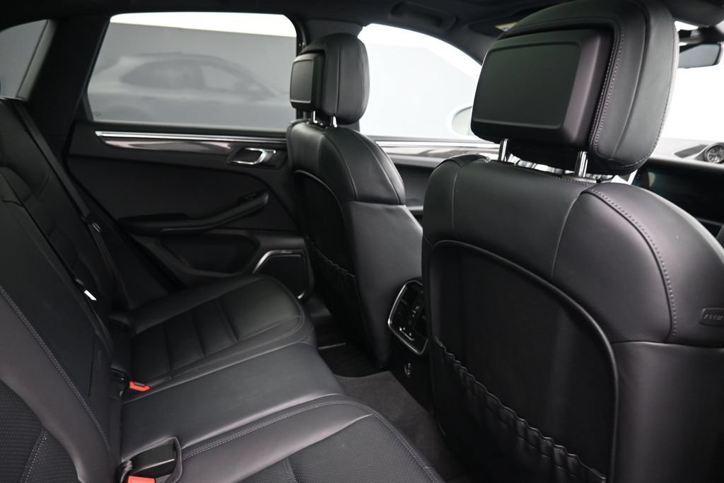 Certified 2023 Porsche Macan S AWD/4WD image 7
