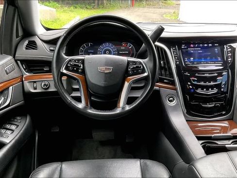 Used 2020 Cadillac Escalade Luxury w/ LPO, Radiant Package AWD/4WD image 5