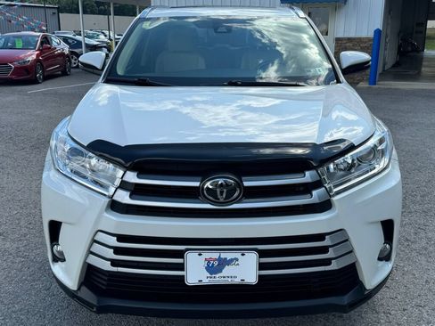 Used 2019 Toyota Highlander XLE AWD/4WD image 2