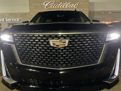 Used 2022 Cadillac Escalade Premium Luxury w/ Performance Package image 10