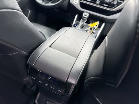 Used 2022 Toyota Highlander XLE image 23