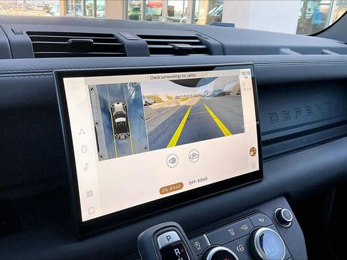 Used 2025 Land Rover Defender 90 S image 27