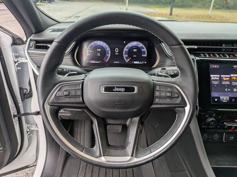 Used 2024 Jeep Grand Cherokee L Laredo image 18