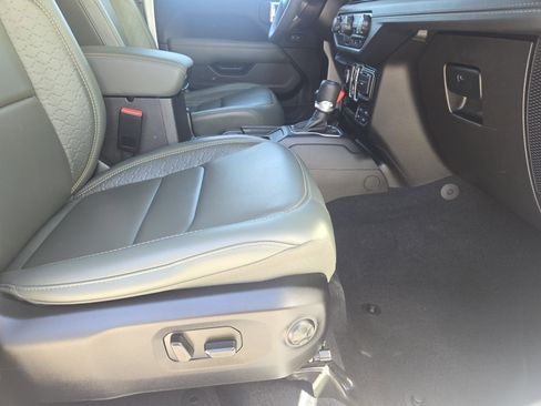 Used 2024 Jeep Wrangler High Altitude image 17