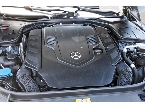 Used 2019 Mercedes-Benz S 560 Sedan image 34