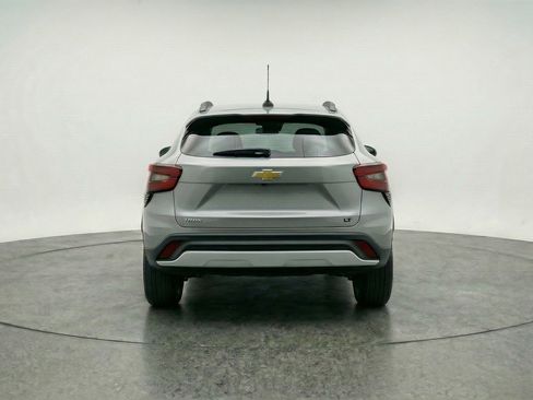 Used 2025 Chevrolet Trax LT w/ LT Convenience Package image 7