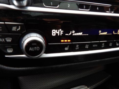 Used 2019 BMW 530i xDrive w/ M Sport Package image 27