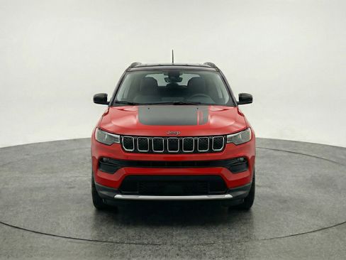 Used 2025 Jeep Compass Trailhawk AWD/4WD image 2