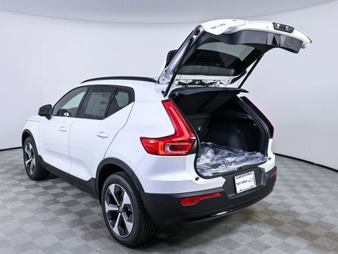 New 2026 Volvo XC40 B5 Plus w/ Protection Package Premier AWD/4WD image 31