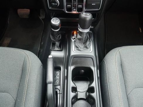 Used 2024 Jeep Wrangler Unlimited Sahara AWD/4WD image 21