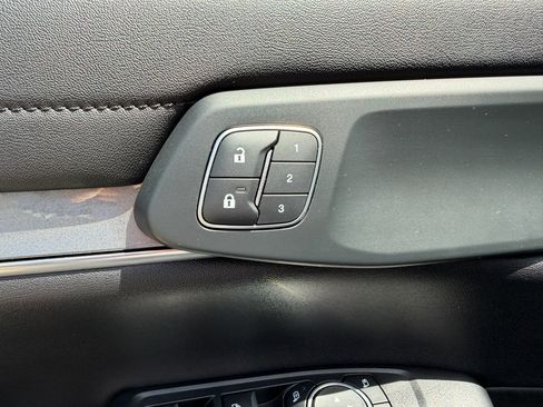 Used 2025 Ford Ranger Lariat w/ Black Appearance Package AWD/4WD image 11