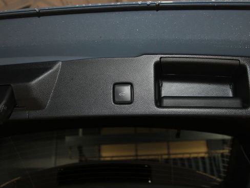 Used 2025 Ford Escape Platinum w/ Premium Technology Package image 40