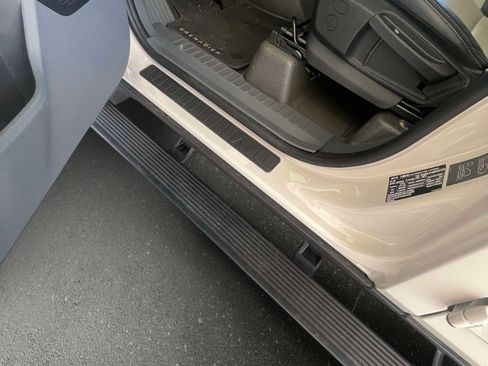 Used 2025 INEOS Grenadier Fieldmaster Edition image 9