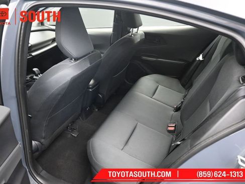 Used 2025 Toyota Prius LE FWD image 10