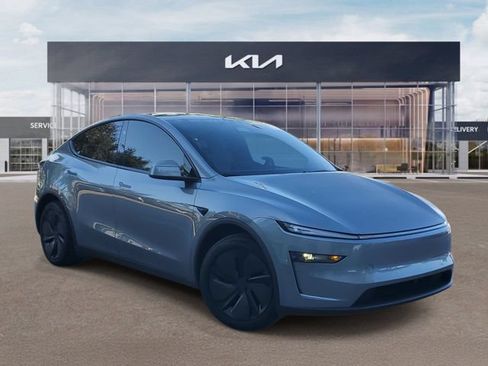 Used 2026 Tesla Model Y 2WD image 1