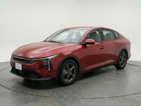 Used 2025 Kia K4 LXS image 3