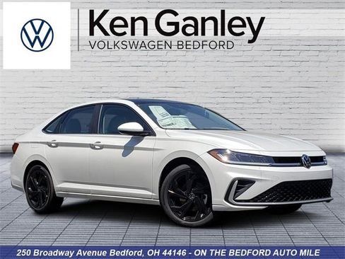 New 2025 Volkswagen Jetta SE image 1