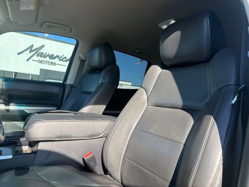 Used 2017 Toyota Tundra SR5 w/ SR5 Upgrade Package image 7