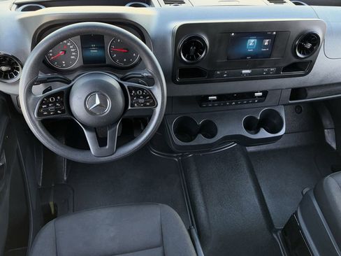 Used 2024 Mercedes-Benz Sprinter 2500 image 13
