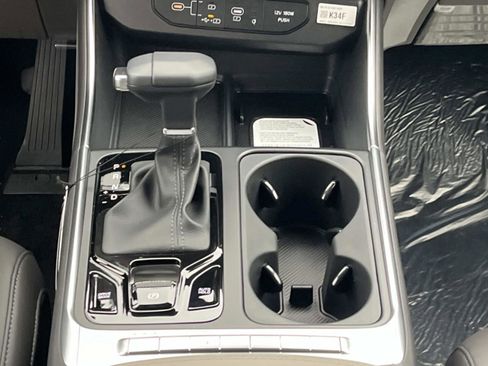 New 2026 Kia Carnival EX image 13