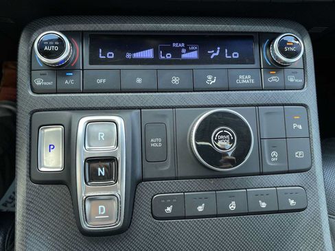 Used 2023 Hyundai Palisade Limited FWD image 17