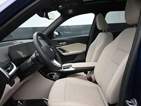 Used 2025 BMW X1 xDrive28i w/ Technology Package AWD/4WD image 10