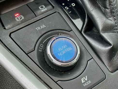 Used 2021 Toyota RAV4 Limited AWD/4WD image 26