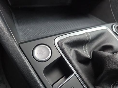 Used 2023 Volkswagen Jetta SE image 31