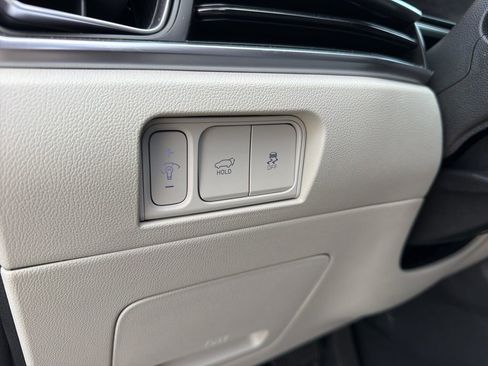 Certified 2025 Kia Sorento EX image 16