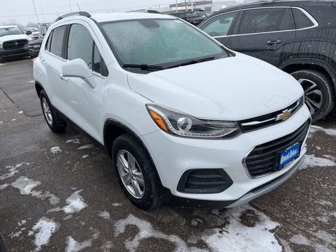 Used 2017 Chevrolet Trax LT w/ LT Convenience Package image 16
