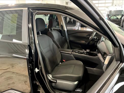 Used 2025 Nissan Rogue S AWD/4WD image 11