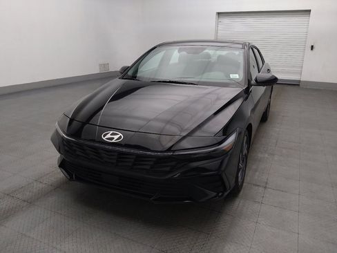 Used 2025 Hyundai Elantra SEL FWD image 15
